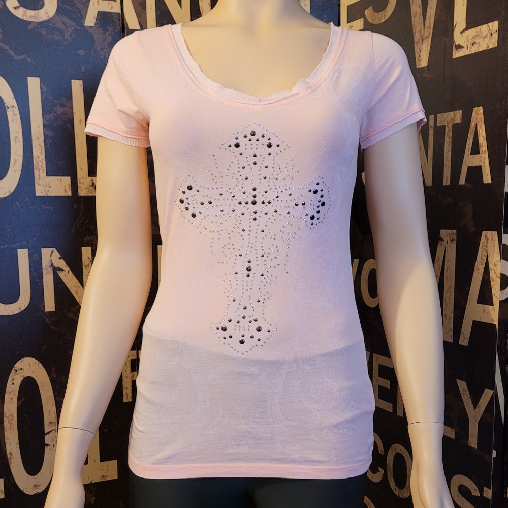 Daytrip Buckle Brand V-Neck Short Sleeve Top